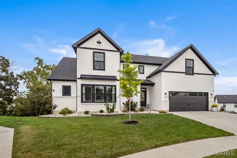 104 Copper Stone Pt, Wentzville, MO 63385 — listing photo 2 of 35