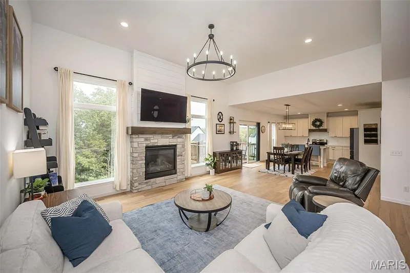 104 Copper Stone Pt, Wentzville, MO 63385 — listing photo 5 of 35