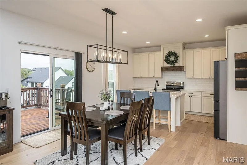 104 Copper Stone Pt, Wentzville, MO 63385 — listing photo 6 of 35