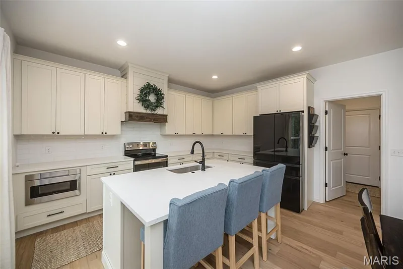 104 Copper Stone Pt, Wentzville, MO 63385 — listing photo 7 of 35