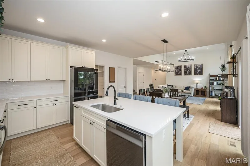 104 Copper Stone Pt, Wentzville, MO 63385 — listing photo 8 of 35