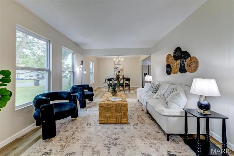 111 Park Charles Boulevard, St Peters, MO 63376 — listing photo 4 of 23