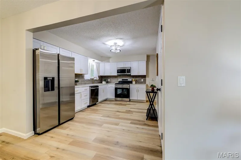 111 Park Charles Boulevard, St Peters, MO 63376 — listing photo 7 of 23