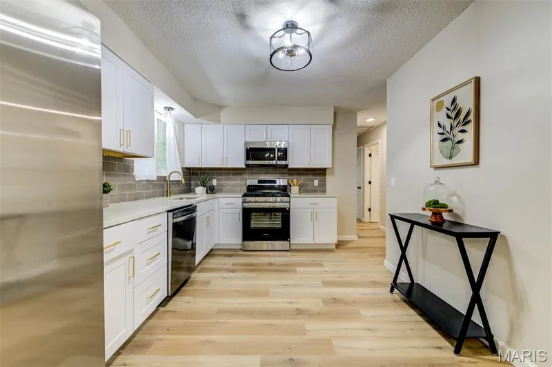 111 Park Charles Boulevard, St Peters, MO 63376 — listing photo 8 of 23