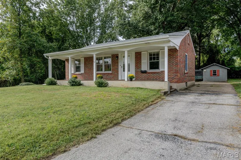 Extra long driveway — 2121 Elm Street, St Charles, MO 63301