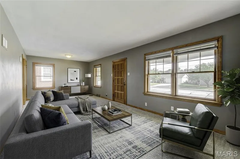Virtually staged — 2121 Elm Street, St Charles, MO 63301