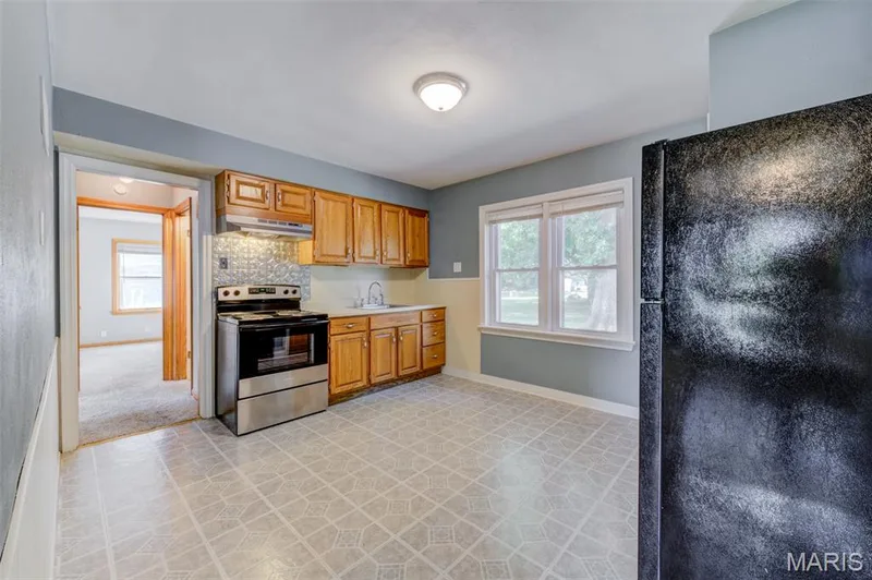 Light filled kitchen — 2121 Elm Street, St Charles, MO 63301