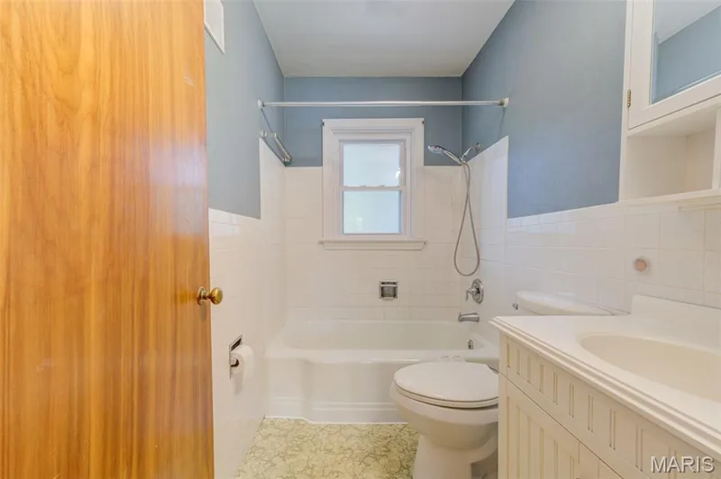 Full bathroom with shower/ tub combo — 2121 Elm Street, St Charles, MO 63301