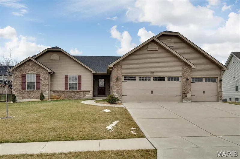 814 Mule Creek Drive, Wentzville, MO — listing photo 1