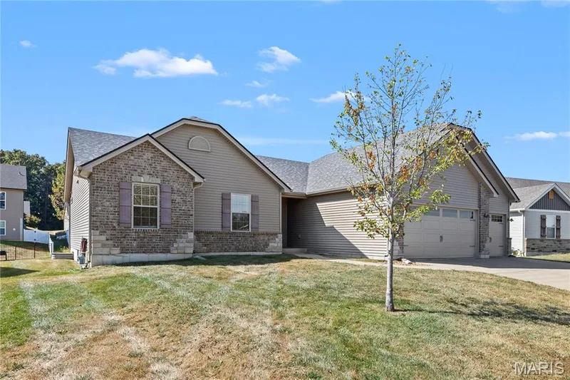 814 Mule Creek Drive, Wentzville, MO 63385 — listing photo 2 of 24