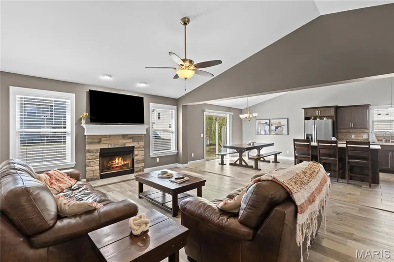814 Mule Creek Drive, Wentzville, MO 63385 — listing photo 3 of 24