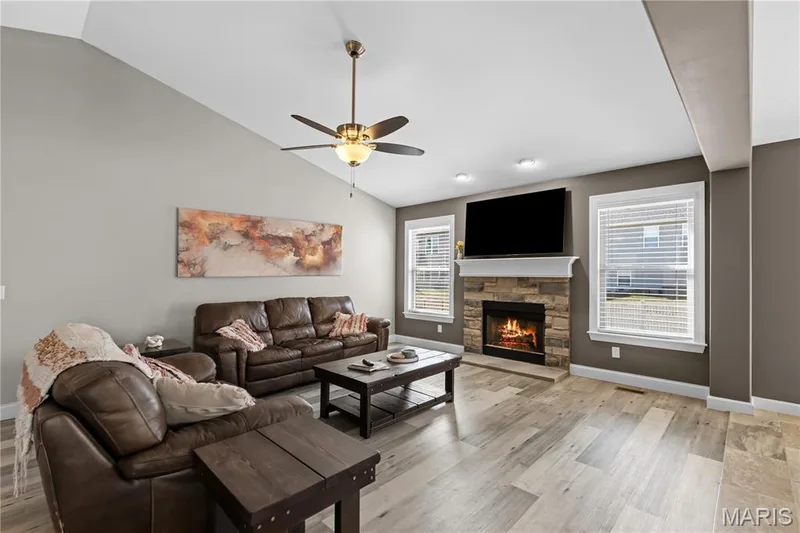 814 Mule Creek Drive, Wentzville, MO 63385 — listing photo 5 of 24
