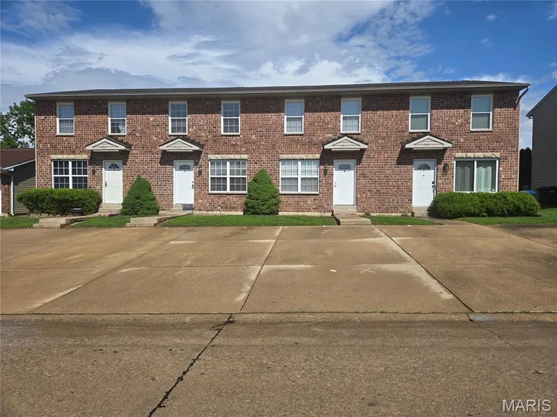 606 Linda Lane #C, Wentzville, MO 63385 — listing photo 2 of 20
