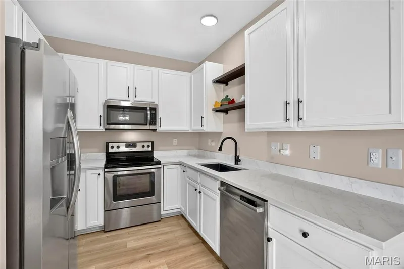 1002 Glengarry Drive, Wentzville, MO 63385 — listing photo 4 of 39