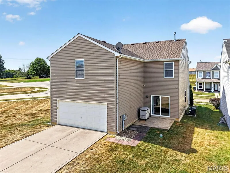 1002 Glengarry Drive, Wentzville, MO 63385 — listing photo 7 of 39