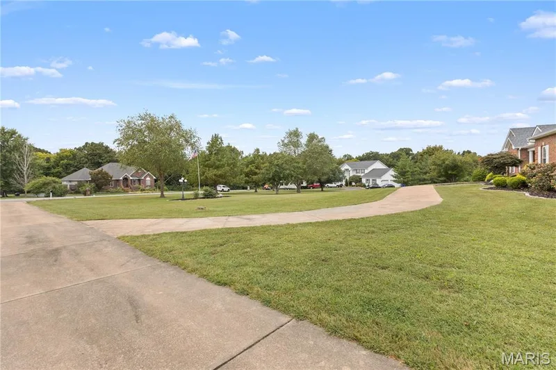 104 Wolf Trail Court, Defiance, MO 63341 — listing photo 6 of 57