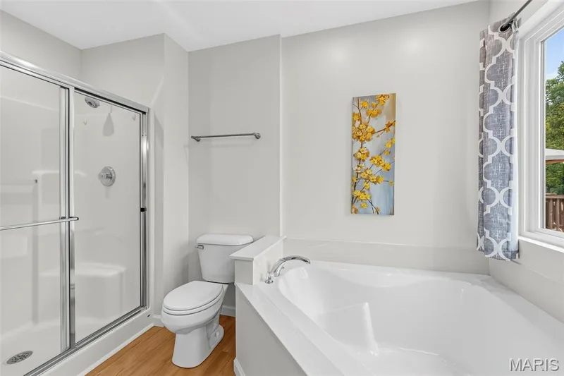 Separate shower and garden tub — 1840 Autumn Trail, Wentzville, MO 63385