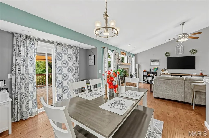 Open floor plan, living, breakfast room and kitchen all open — 1840 Autumn Trail, Wentzville, MO 63385