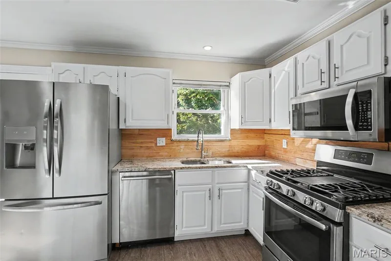 3413 Greiner Drive, St Charles, MO 63301 — listing photo 9 of 30