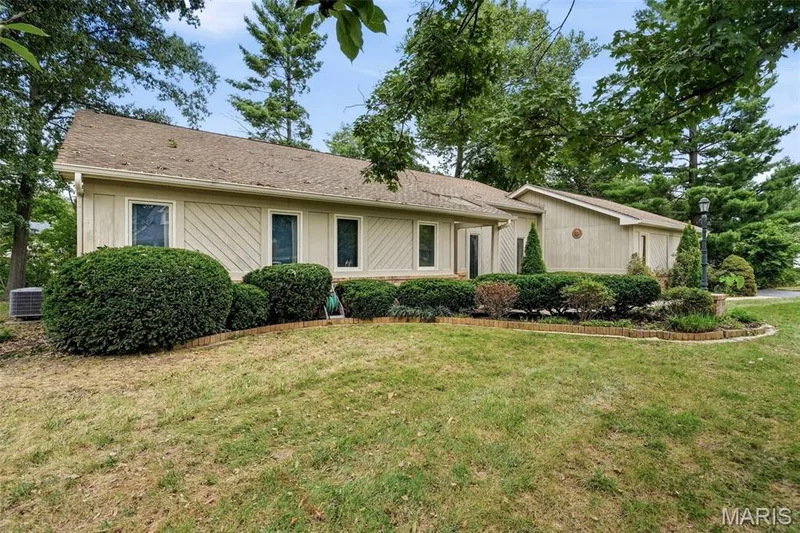 14619 Hunters Point, Chesterfield, MO — listing photo 1