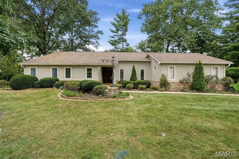 14619 Hunters Point, Chesterfield, MO 63017 — listing photo 2 of 49