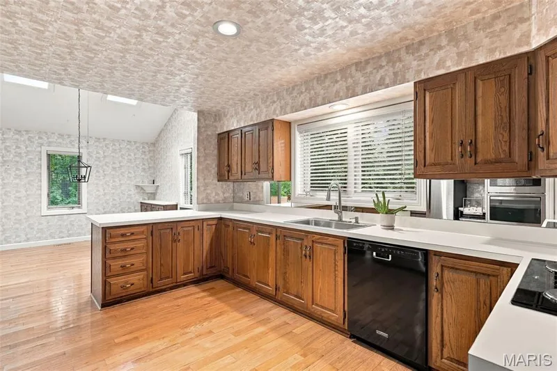 14619 Hunters Point, Chesterfield, MO 63017 — listing photo 18 of 49