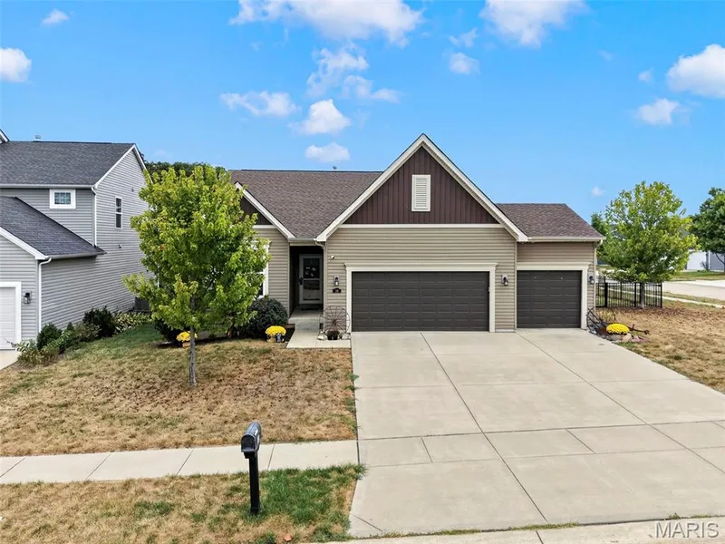 38 Huntleigh Park Court, Wentzville, MO 63385 — listing photo 2 of 39