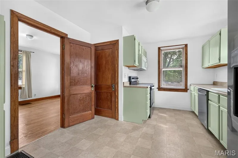 1618 Muegge Road, St Charles, MO 63303 — listing photo 5 of 15