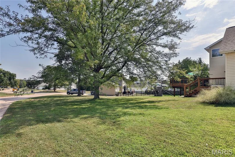 386 Beckley Place offers large corner lot. — 386 Beckley Place, St Charles, MO 63304