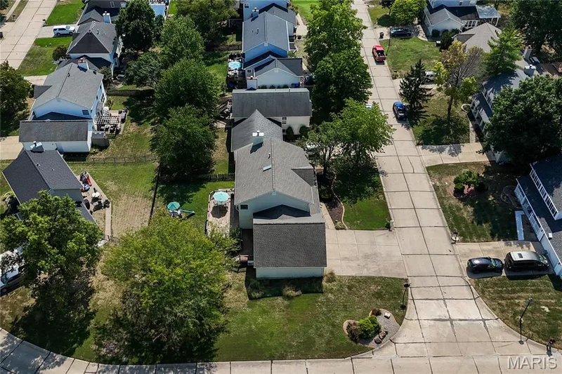 386 Beckley Place offers large corner lot. — 386 Beckley Place, St Charles, MO 63304