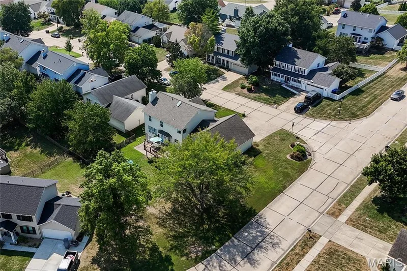 386 Beckley Place offers large corner lot. — 386 Beckley Place, St Charles, MO 63304