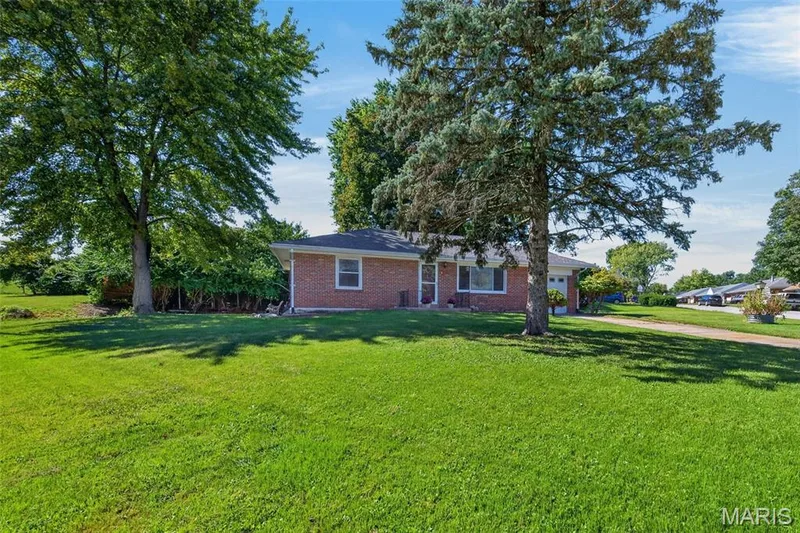728 Pine Street, St Charles, MO 63301 — listing photo 4 of 41
