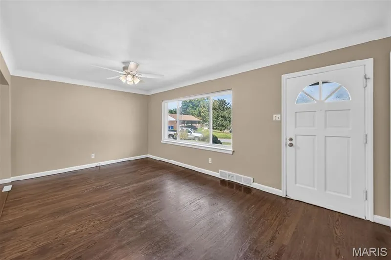728 Pine Street, St Charles, MO 63301 — listing photo 9 of 41