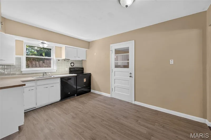 728 Pine Street, St Charles, MO 63301 — listing photo 12 of 41