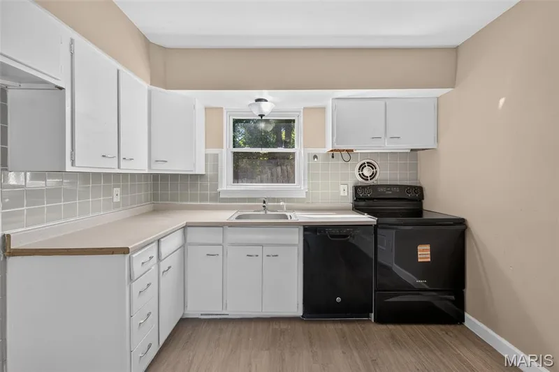728 Pine Street, St Charles, MO 63301 — listing photo 13 of 41
