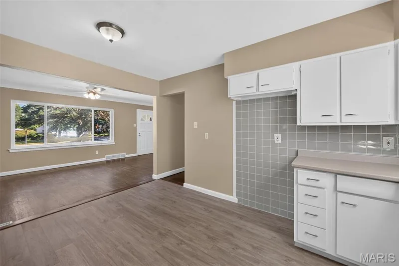 728 Pine Street, St Charles, MO 63301 — listing photo 14 of 41
