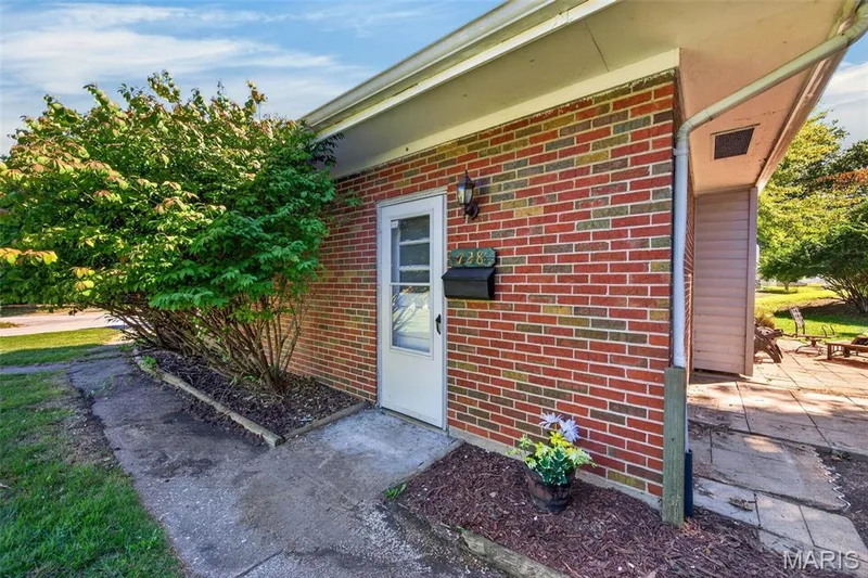 728 Pine Street, St Charles, MO 63301 — listing photo 35 of 41
