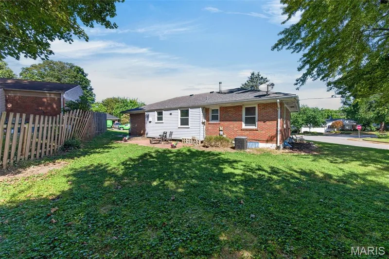 728 Pine Street, St Charles, MO 63301 — listing photo 39 of 41