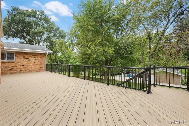 214 Glen Cove Drive, Chesterfield, MO 63017 — listing photo 36 of 40