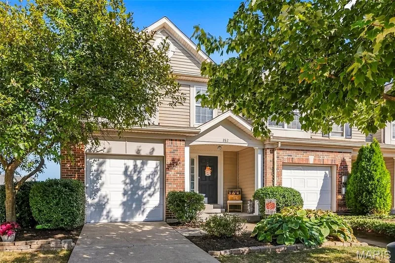 282 Le Beau Lane, St Charles, MO 63303 — listing photo 1 of 37