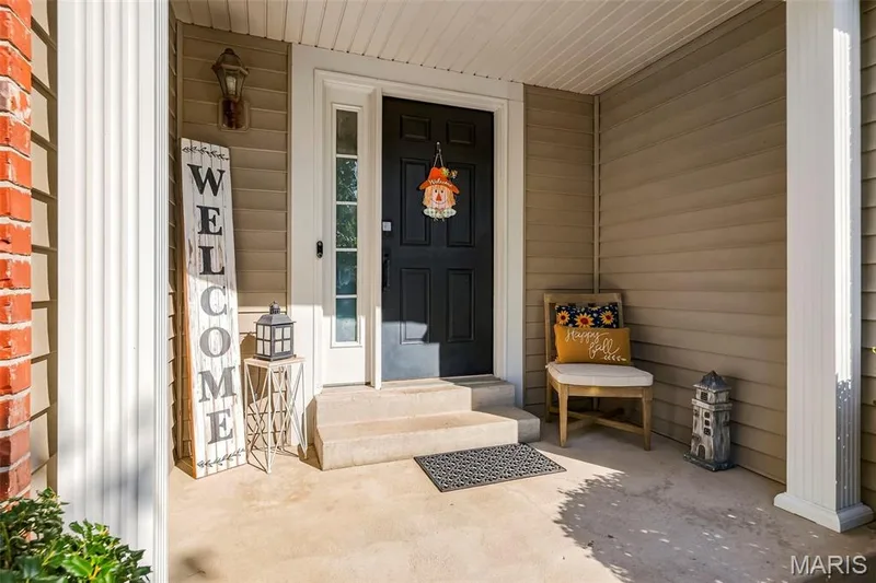 282 Le Beau Lane, St Charles, MO 63303 — listing photo 4 of 37
