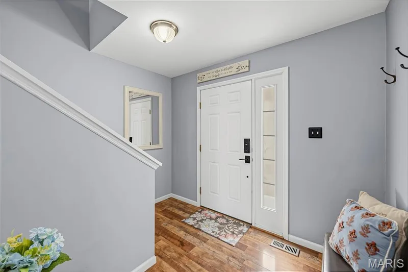 282 Le Beau Lane, St Charles, MO 63303 — listing photo 5 of 37