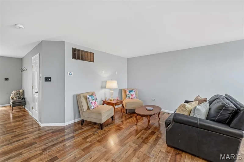 282 Le Beau Lane, St Charles, MO 63303 — listing photo 8 of 37