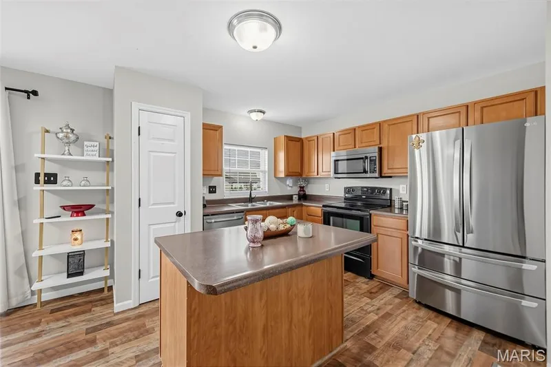 282 Le Beau Lane, St Charles, MO 63303 — listing photo 12 of 37
