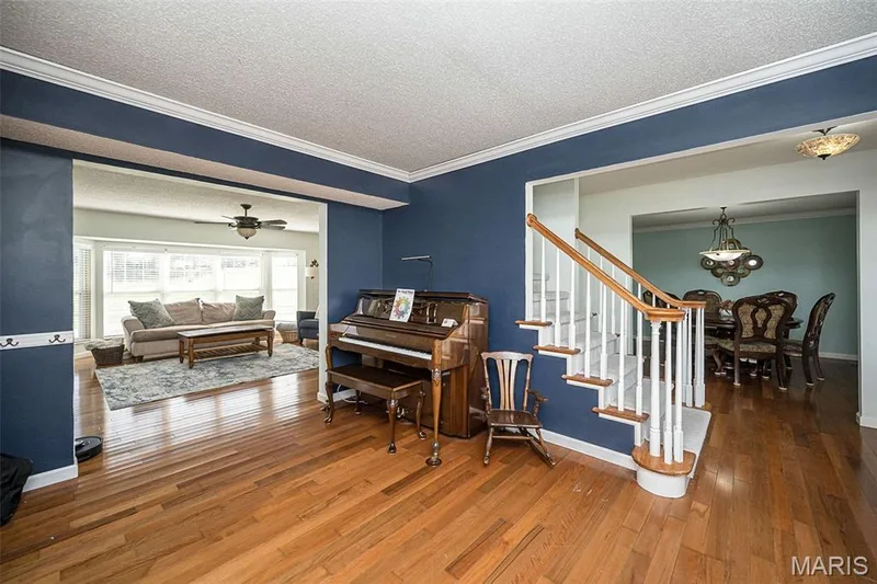 4863 Greenburg Drive, St Peters, MO 63304 — listing photo 9 of 63