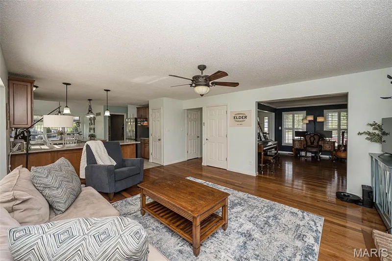4863 Greenburg Drive, St Peters, MO 63304 — listing photo 18 of 63