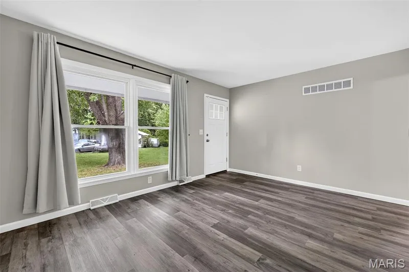 11 Highland Drive, St Charles, MO 63303 — listing photo 3 of 42