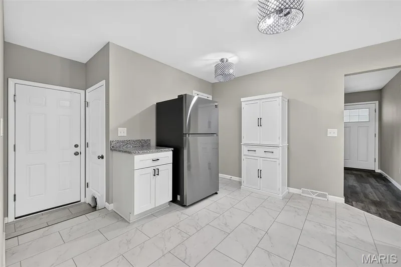 11 Highland Drive, St Charles, MO 63303 — listing photo 8 of 42