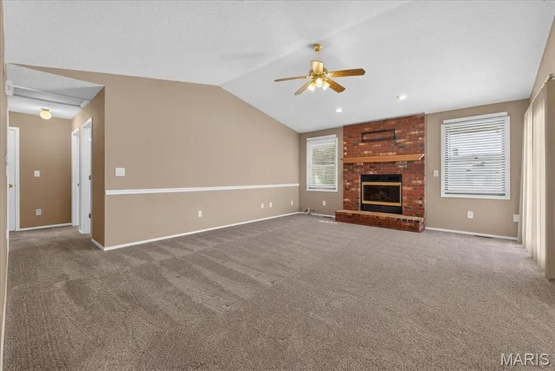 935 W Weybridge Court, St Charles, MO 63304 — listing photo 7 of 45