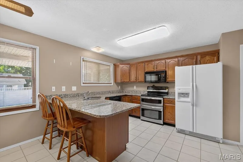 935 W Weybridge Court, St Charles, MO 63304 — listing photo 13 of 45
